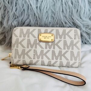 Michael Kors Jet Set Travel Large Continental Wristlet - Vanilla Signature